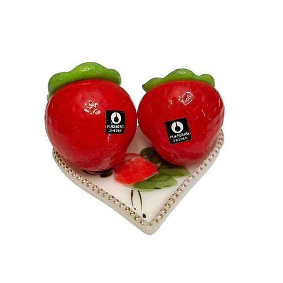 Glass Strawberries on Heart Shaped Dish Fruit Sculpture Art Glass Figure Sweden - Picture 1 of 5
